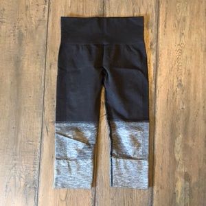 Lululemon Seamlessly Street Crop, size 4